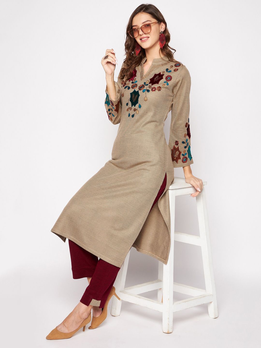 Winter Wear Women Grey Floral Embroidered Thread Work Kurta with Trousers - Image 3