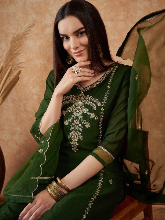 Floral Embroidered V-Neck Sequinned Straight Kurta With Trousers & Dupatta - Image 4