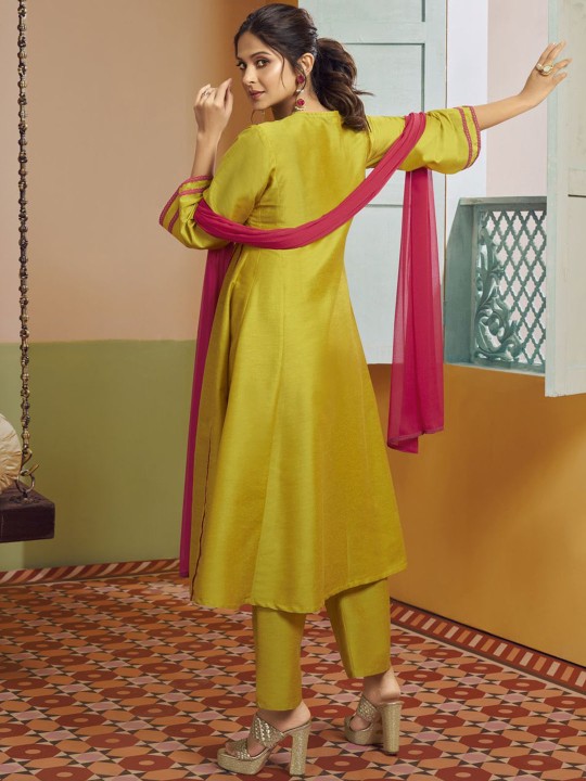 Jennifer Winget Floral Embroidered Anarkali Kurta With Trouser & Dupatta - Image 7