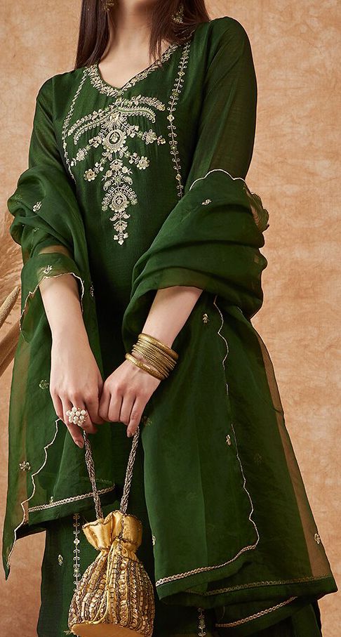 Floral Embroidered V-Neck Sequinned Straight Kurta With Trousers & Dupatta - Image 8