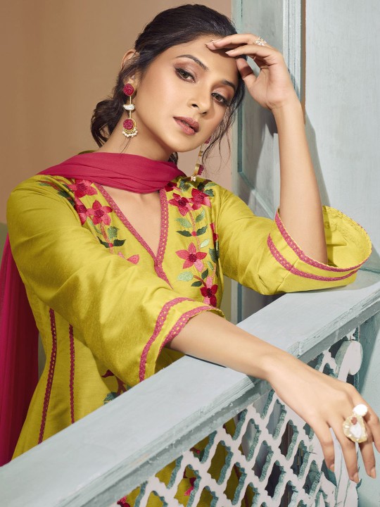 Jennifer Winget Floral Embroidered Anarkali Kurta With Trouser & Dupatta - Image 5